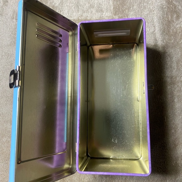 Vintage Tweety Bird Tin Chest Bank With Lock & keys - Picture 8 of 16